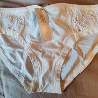 Mutanda bianca Intimissimi con cartellino