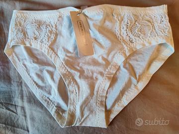 Mutanda bianca Intimissimi con cartellino