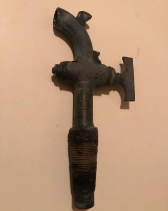Rubinetto antico in ottone