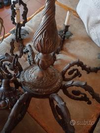 Lampadario vintage a 8 luci in ottone fuso patinat