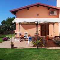 Porto Pino zona, casetta con giardino