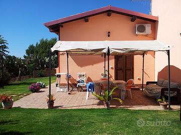 Porto Pino zona, casetta con giardino