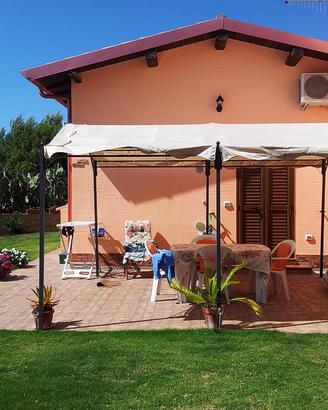 Porto Pino zona, casetta con giardino