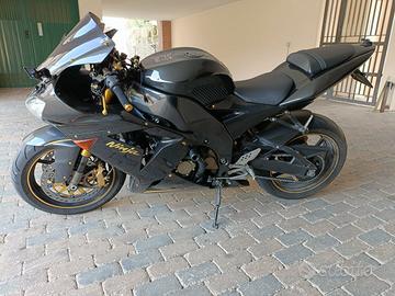 Kawasaki ninja zx10r anno 2004