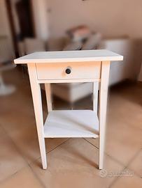 Mobiletto con piccolo cassetto