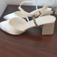Scarpe di raso da sposa