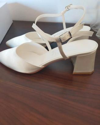 Scarpe di raso da sposa