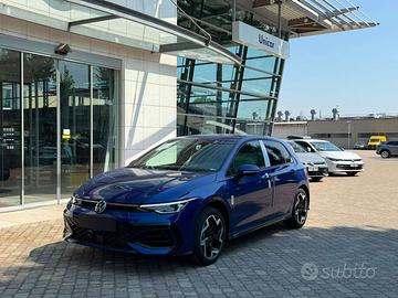 Volkswagen Golf 8.5 // R-LINE PLUS // 1.5 ETSI DSG