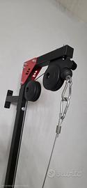Stazione pulldown a parete (lat machine)