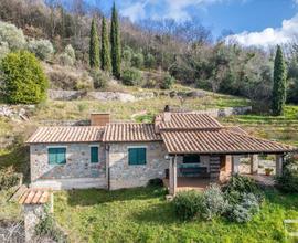 Rustico toscano in una splendida posizione apparta