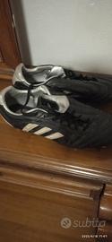 Scarpe nere-argentate Adidas sei tacchetti