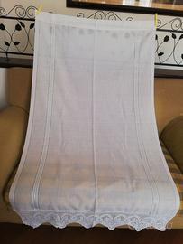 Tenda portafinestra ricamo e  filet artigianale