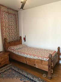 Grande letto in legno