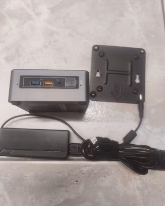 PC Intel NUC mini computer, Intel i3, HDMI, ecc..