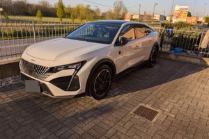 Peugeot 408 gt eat8 131 cv