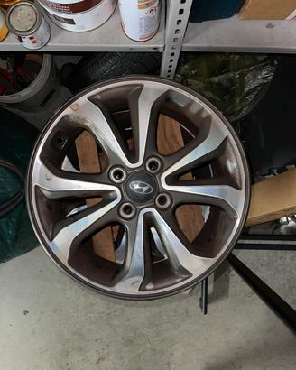 Cerchi in lega hyundai 4 fori 15 pollici