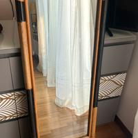 Specchio in bambù e midollino.