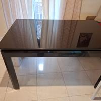 Tavolo nero lucido
