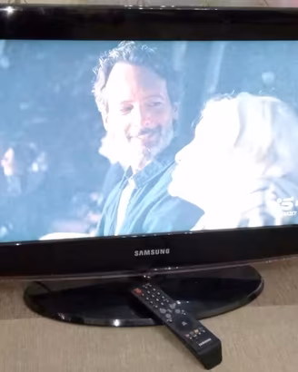 TV SAMSUNG 26" LE26B450C4W - HDMI - DVB T2