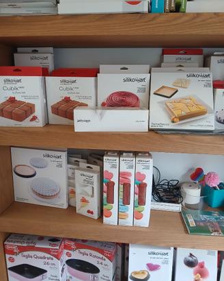 stampi e attrezzatura per torte, dolci, gelati,
