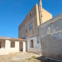 Casa indipendente con ampio cortile