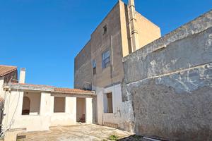 Casa indipendente con ampio cortile