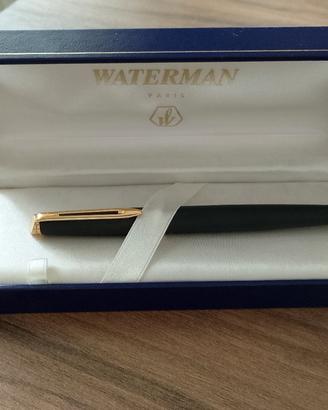 Penna stilografica Waterman.