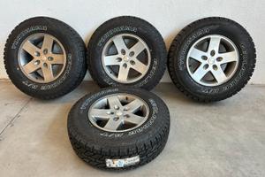 Cerchi originali Jeep Rubicon Wrangler con gomme n