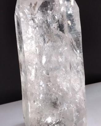 Cristallo di Quarzo con inclusioni di Ematite