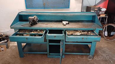 Banco da lavoro in ferro blu