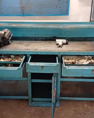 Banco da lavoro in ferro blu