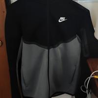 Tech Nike