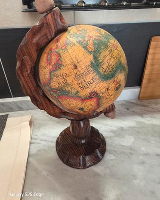 mappamondo in legno 