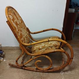 Sedia a dondolo vintage in bambù