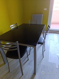 Tavolo in vetro moderno con 4 sedie
