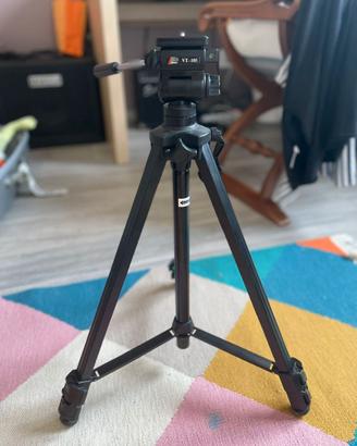 TREPPIEDI CON TESTA PER FOTOCAMERA E VIDEOCAMERA
