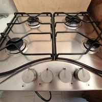 piano cottura a gas con 4 fuochi 