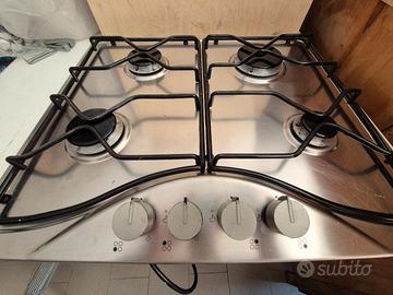 piano cottura a gas con 4 fuochi 