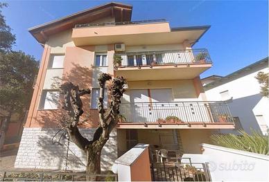 Appartamento di 147 m² con più di 5 locali e box a