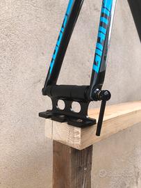 Staffa per bici in metallo con adattatori
