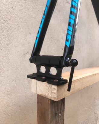 Staffa per bici in metallo con adattatori