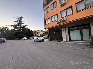 Box / Garage di 56 m² a Avellino