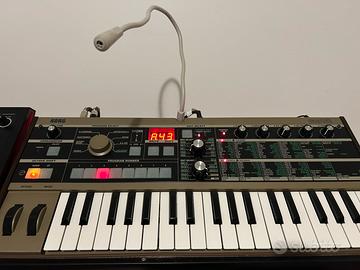 Korg microkorg  sintetizzatore  4 voci