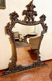 Grande specchio stile antico con cornice dorata