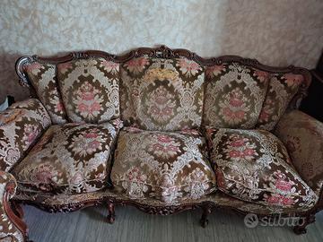 Divano 3 posti  stile classico, fodere da rivedere