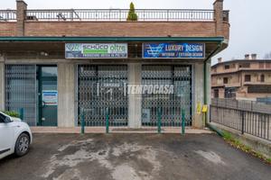 NEGOZIO IN VIA FONDOVALLE AL PIANO TERRA