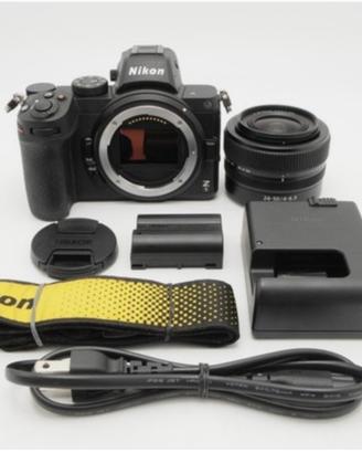 Nikon z5 full frame con obiettivo - 2000 scatti