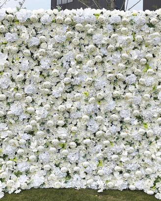 Pannello fiori artificiali bianco e foglie verdi