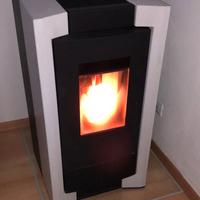 Stufa a pellet RIKA modello Como con base