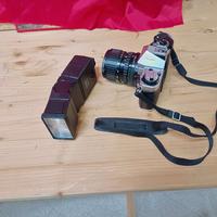 CANON AE1 con teleobiettivo e flash